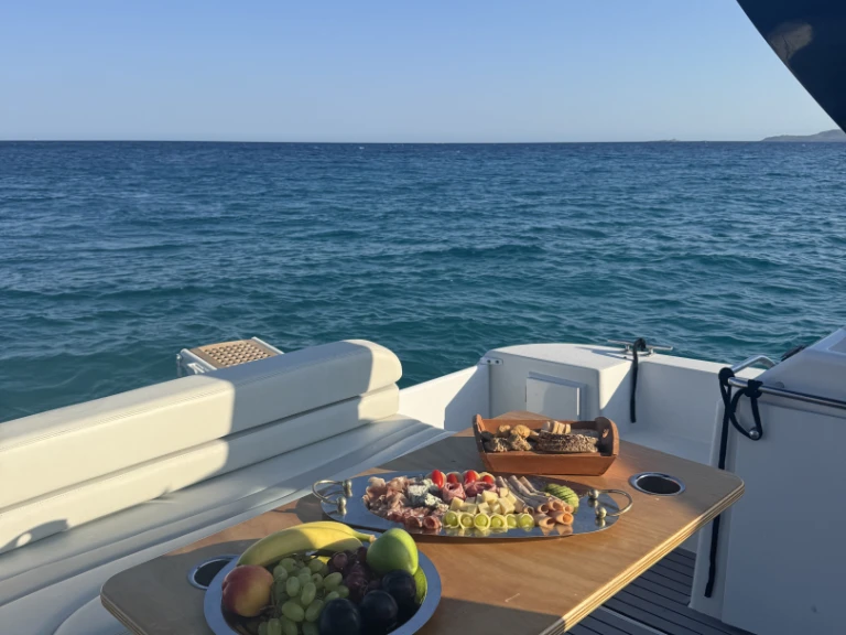 Alquiler de barcos Pórto Chéli barato de 400 Express