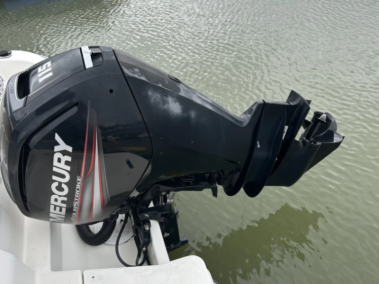 Alquiler de barcos Hondarribia barato de Activ 605 Open