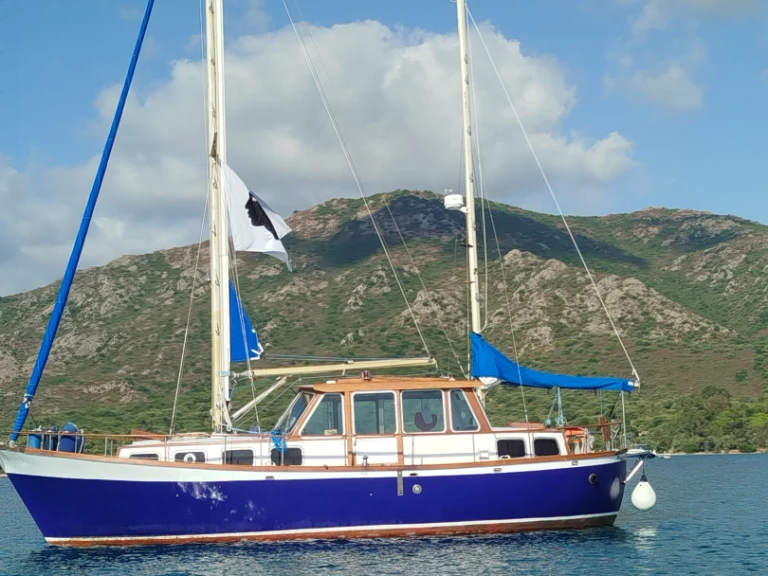 Alquiler de barcos Saint-Florent barato de Nautitech 395