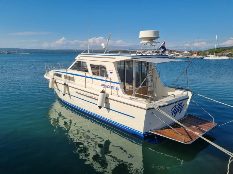 Alquiler Lancha Princess con o sin  título de navegación