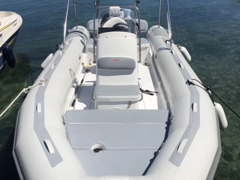 Alquiler de embarcaciones Adventure Vestra V 6.50 enMandelieu-la-Napoule en Samboat