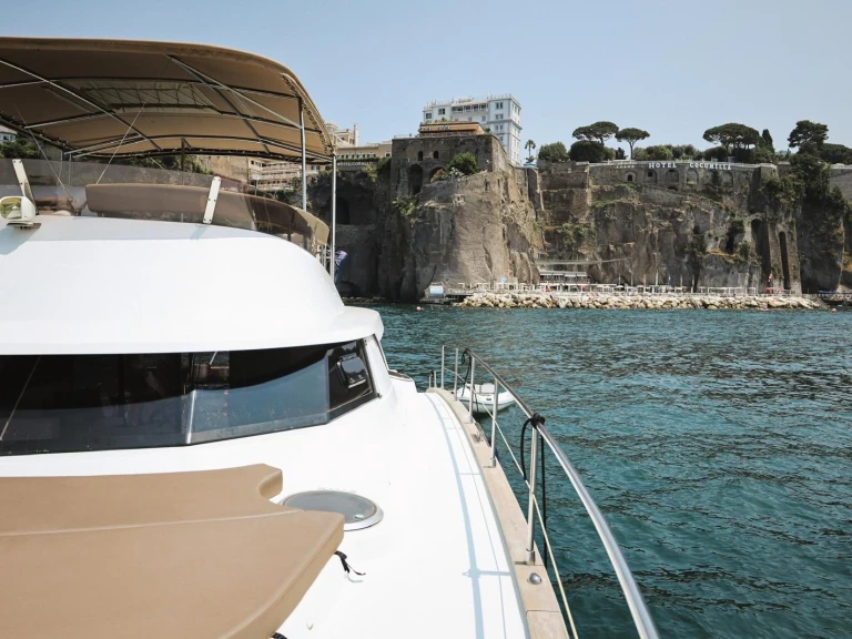 Alquiler de Fountaine Pajot Cumberland 47 LC en Marina di Stabia