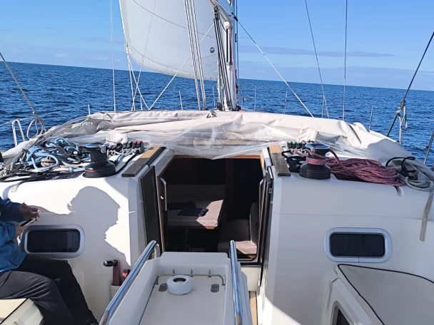 Alquiler Velero Jeanneau con o sin  título de navegación
