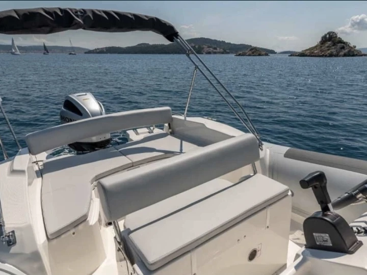 Alquiler de embarcaciones Wellcraft Martinique 2600 enFréjus en Samboat