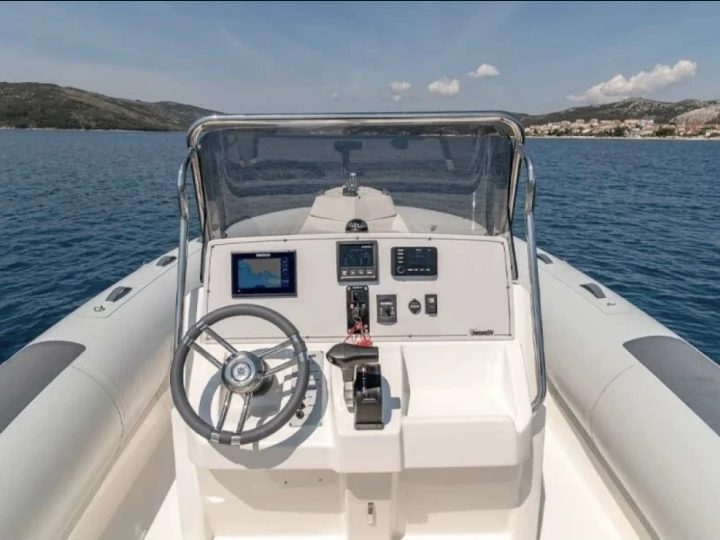 Alquiler Neumática Wellcraft con o sin  título de navegación