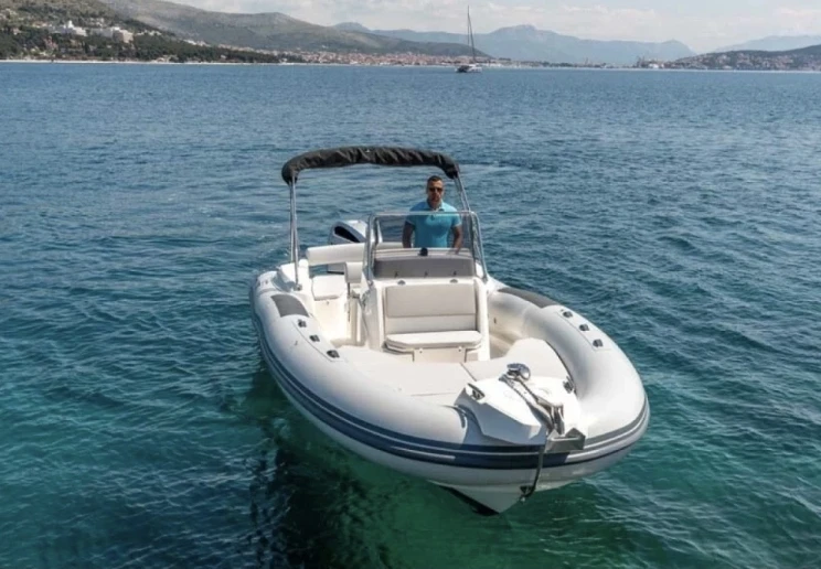 Alquiler de Neumática, con o sin patrón Wellcraft Fréjus