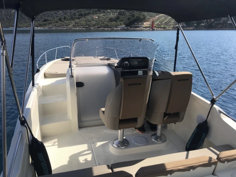 Alquiler de embarcaciones Quicksilver Activ 675 Sundeck enMarsella en Samboat