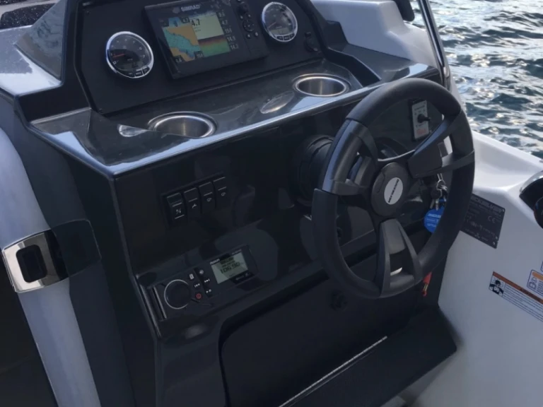 Alquiler de Quicksilver Activ 675 Sundeck en Marsella
