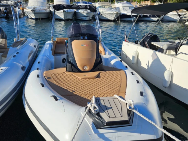 SPX RIB 24 DINETTE de alquiler a Saint-Raphaël