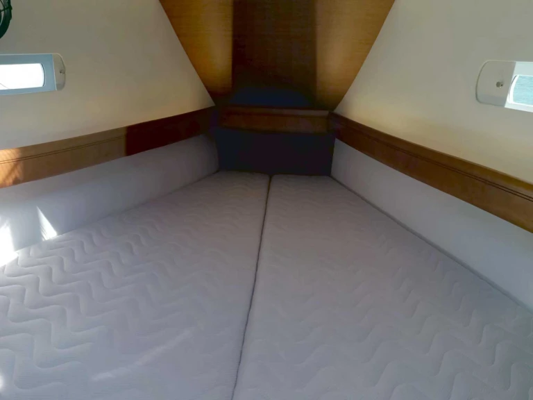 Alquiler de Velero, con o sin patrón Jeanneau Agropoli