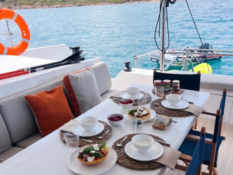 Alquiler de Catamarán, con o sin patrón Nautitech Álimos