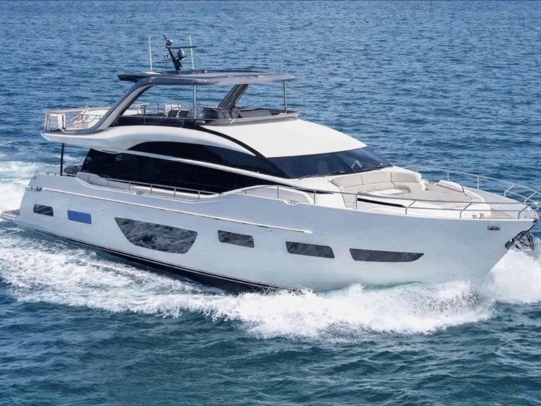 Princess, UK RECORD YEAR de alquiler a Nassau