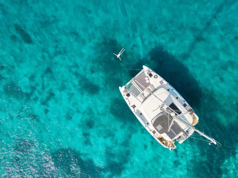Alquiler de barcos Kaštel Gomilica barato de AURA
