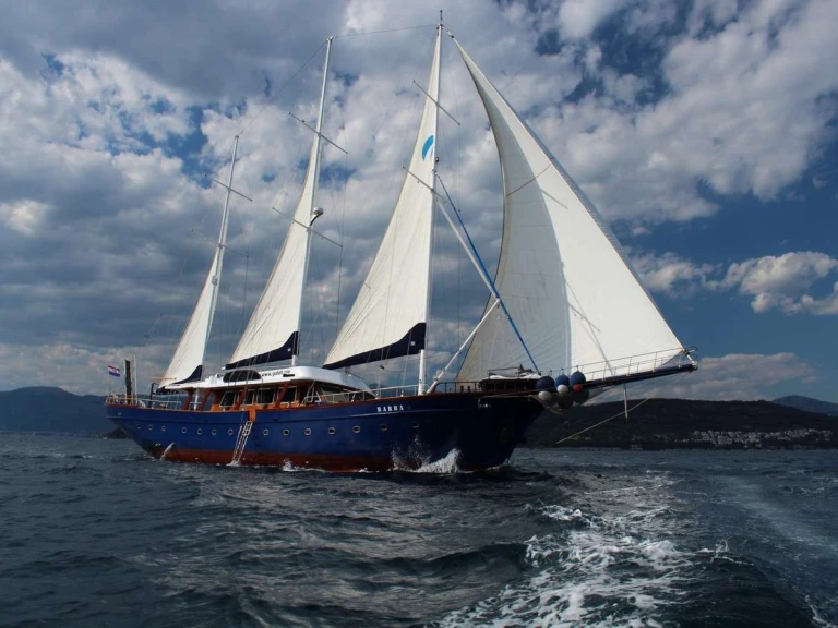 Alquiler de Yate de lujo, con o sin patrón Custom Skradin