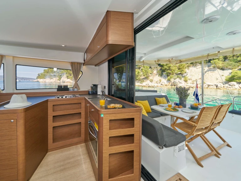 Alquiler de Yate de lujo, con o sin patrón Lagoon Kaštel Gomilica