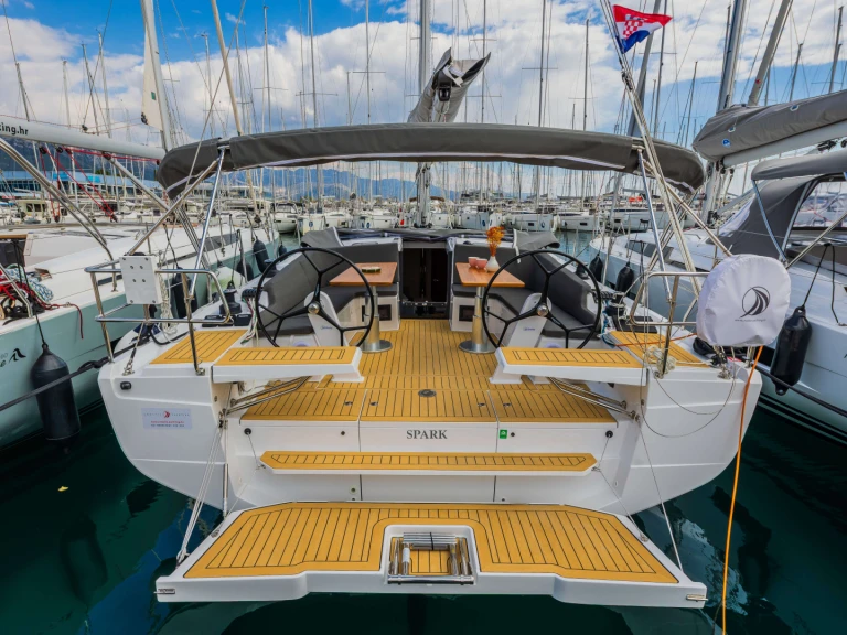 Alquiler de embarcaciones Hanse Hanse 410 enŠibenik en Samboat