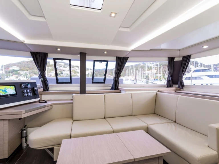 Alquiler de embarcaciones Fountaine Pajot Astrea 42 enTortola en Samboat