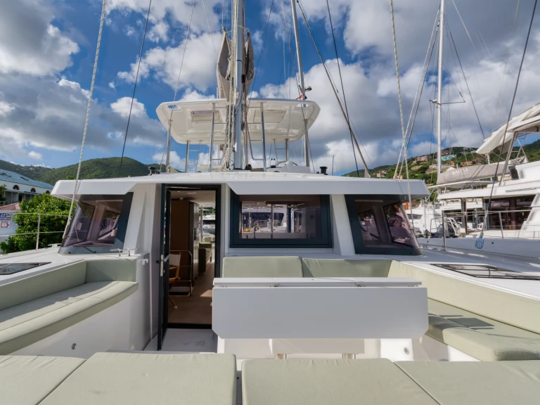 Alquiler de barcos Tortola barato de Bali 4.6
