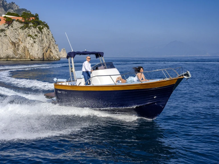 Mimi LIBECCIO 7.5 wa de alquiler a Port Grimaud