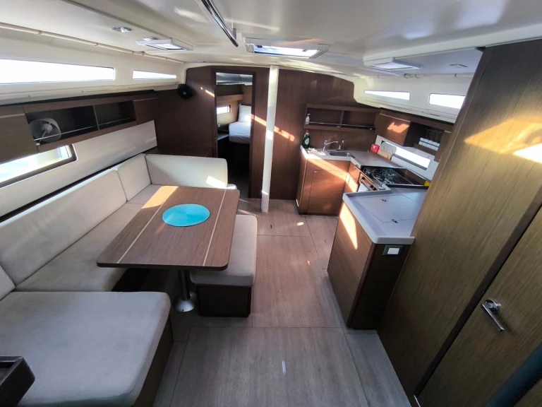 Alquiler de barcos Volos barato de Oceanis 40.1