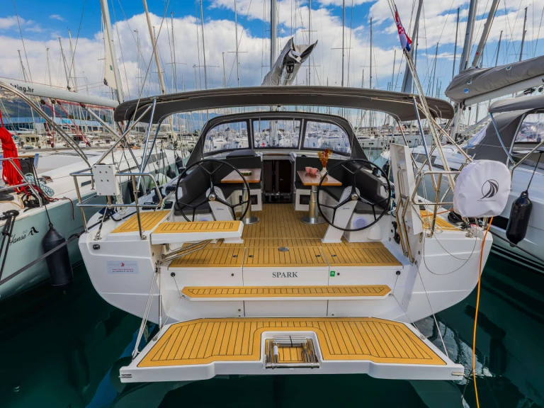 Velero para alquilar Šibenik al mejor precio