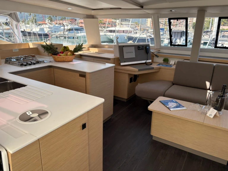 Alquiler de Catamarán, con o sin patrón Fountaine Pajot Furnari