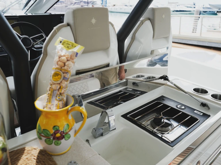 Lancha para alquilar Nápoles al mejor precio