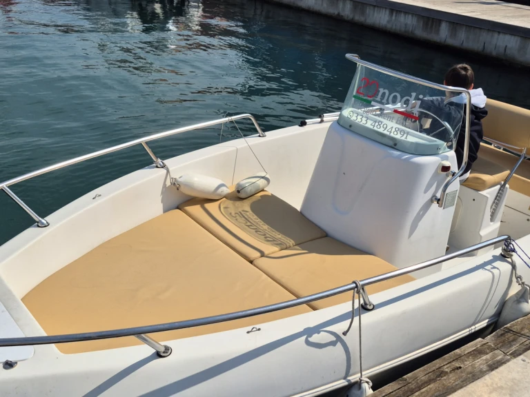 Alquiler de embarcaciones BLU LINE Schizzo 520 enLa Spezia en Samboat