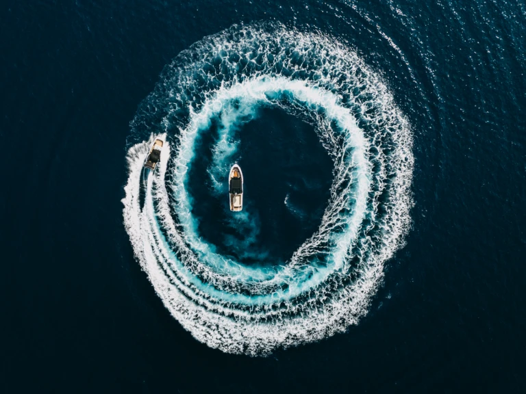 Alquiler de Alesta Raptor Excursion en Mílos