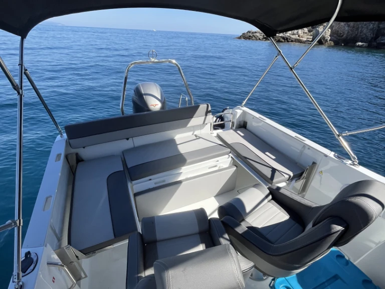 Alquiler de embarcaciones Jeanneau Cap Camarat 6.5 WA Serie 3 enDubrovnik en Samboat