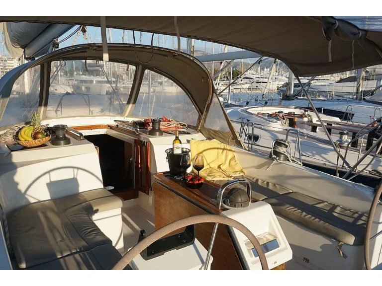 Alquiler de Bavaria Bavaria Cruiser 51 (5 cab.) en Álimos