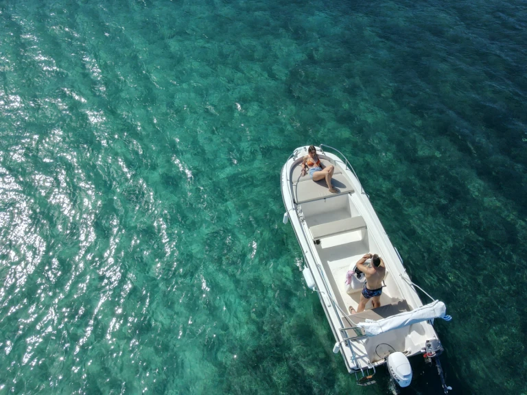 Alquiler Lancha Nireus con o sin  título de navegación