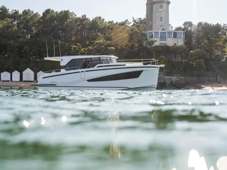 Alquiler de barcos Split barato de Delphia 10 Sedan