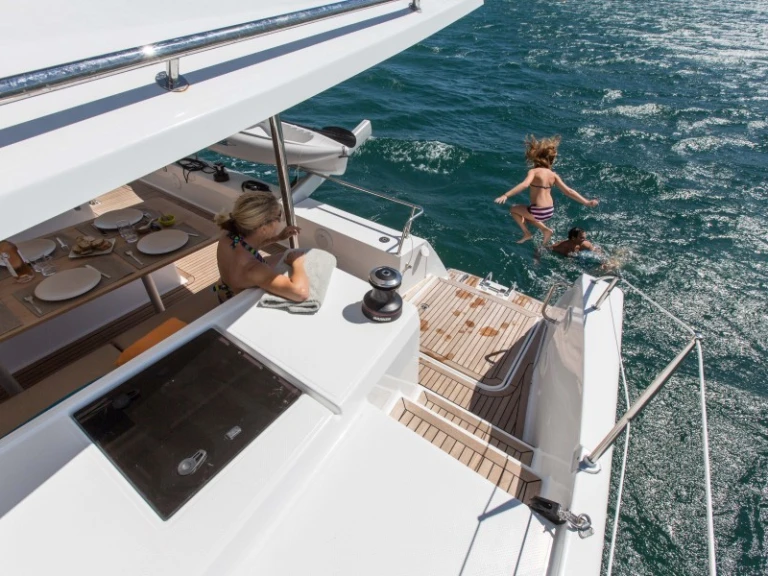 Alquiler Catamarán Fountaine Pajot con o sin  título de navegación