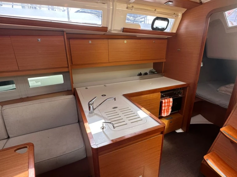 Alquiler de embarcaciones Dufour Dufour 390 enCos en Samboat