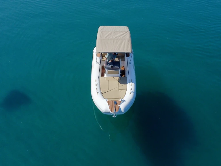 Neumática para alquilar Old port of Corfu al mejor precio