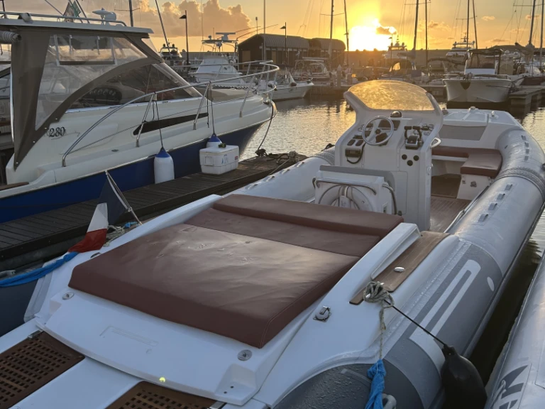 Neumática para alquilar Castellammare di Stabia al mejor precio