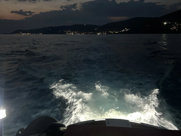 Alquiler Castellammare di Stabia - Pirelli Pzero 880 Sport en SamBoat