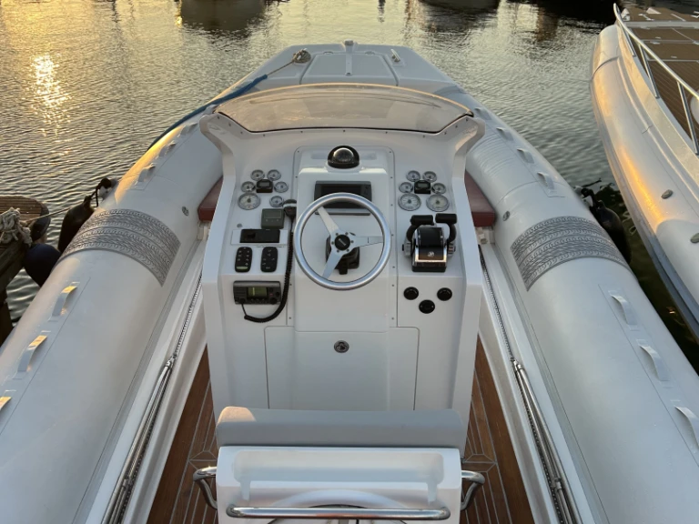Alquiler de barcos Castellammare di Stabia barato de Pzero 880 Sport