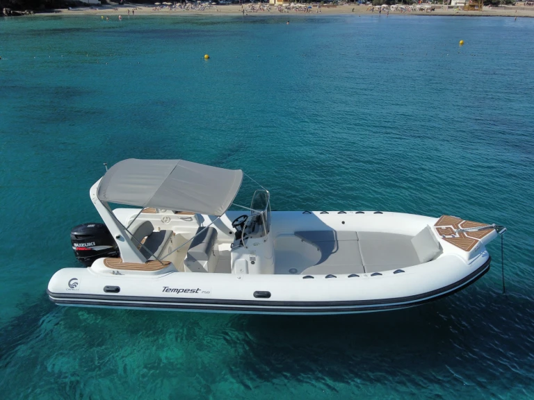 Capelli Tempest 750 de alquiler a Santa Eulària des Riu