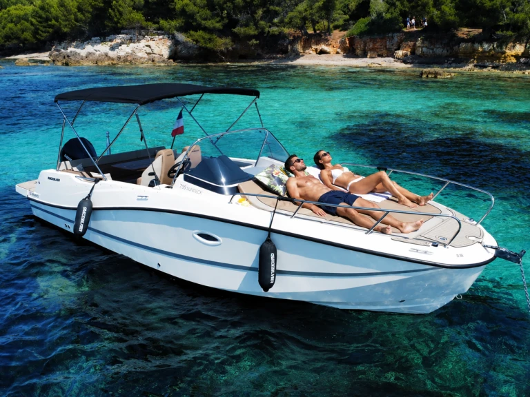 Alquiler de embarcaciones Quicksilver Quicksilver 605 Sundeck enMandelieu-la-Napoule en Samboat