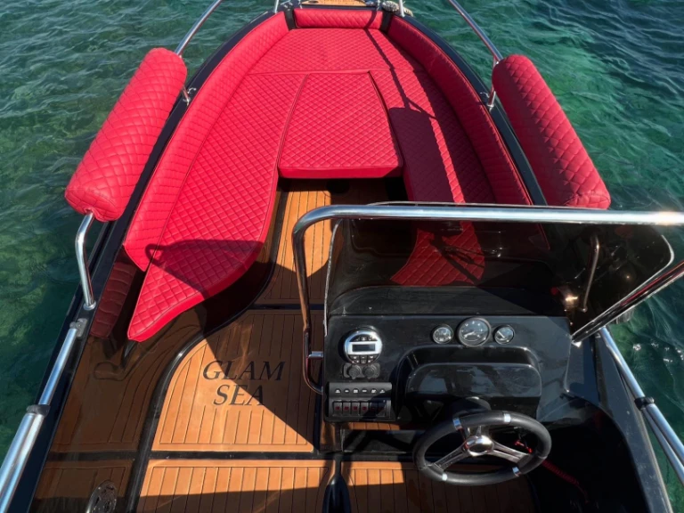 Alquiler de embarcaciones ISATEK TEKNE COBRA 495 enGlyfáda en Samboat