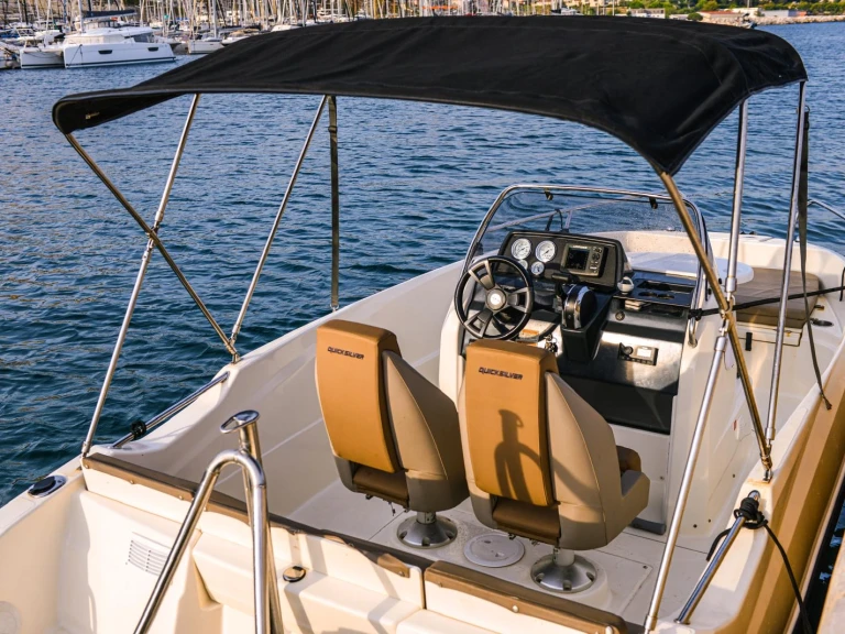 Alquiler de embarcaciones Quicksilver Activ 555 Open enMarsella en Samboat