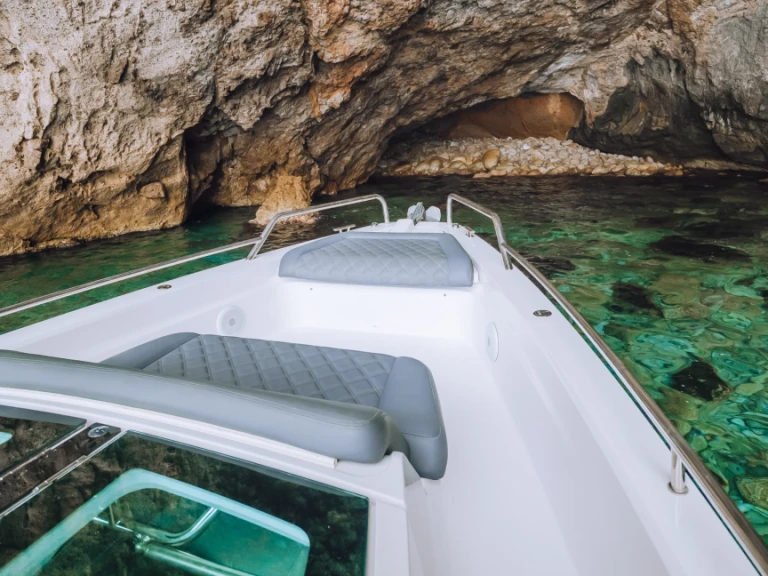 Alquiler de embarcaciones Axopar Axopar 37 T-Top enAlyki en Samboat