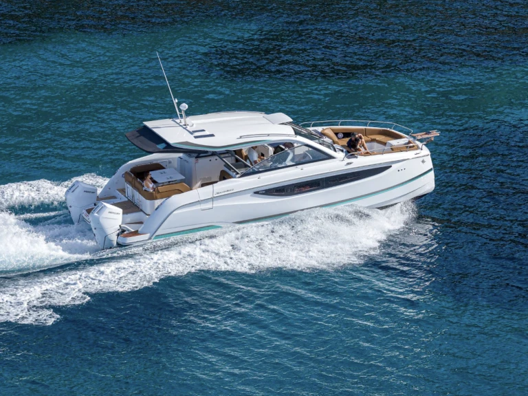 Alquiler de embarcaciones Jeanneau TH 33 enGrand Piquey en Samboat