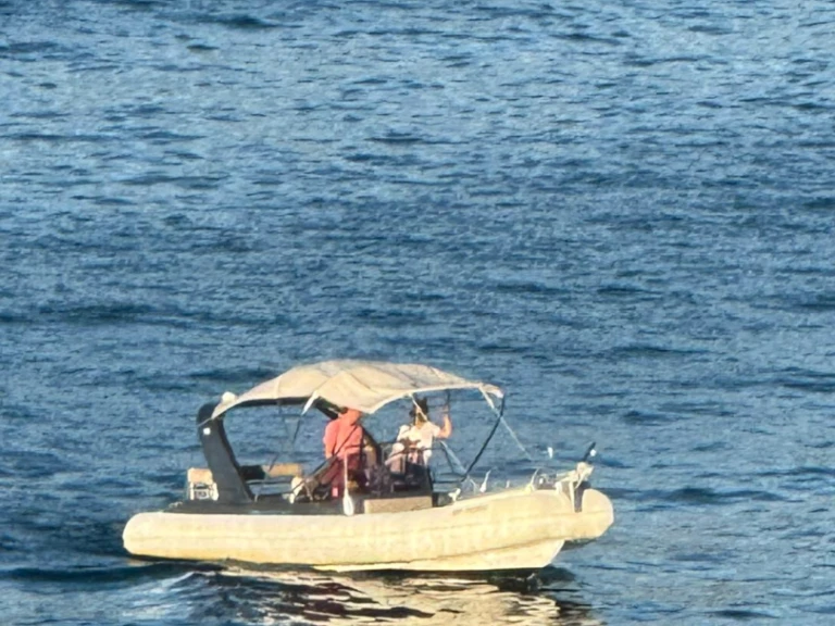 Neumática para alquilar Tivat al mejor precio