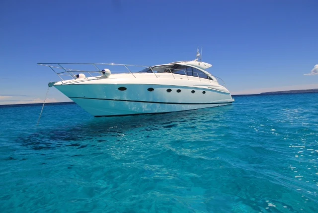 Alquiler de embarcaciones Princess Princess V53 enMarina Botafoch en Samboat