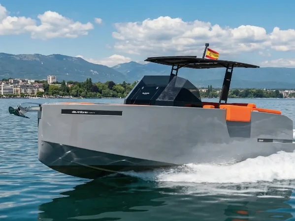 De Antonio D28 de alquiler a Ibiza Magna