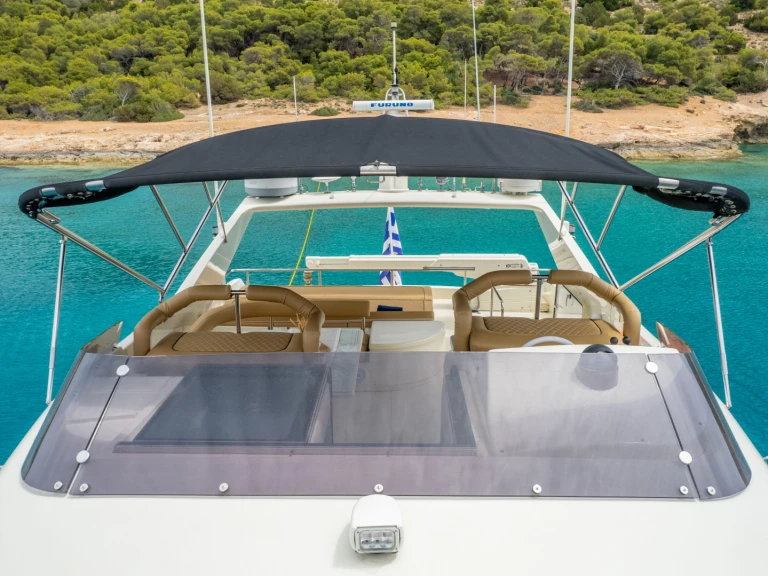 Alquiler de barcos Marina Aliki barato de Ferretti 80