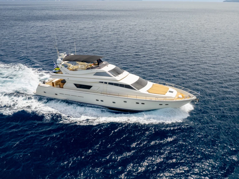 Ferretti Ferretti 80 de alquiler a Marina Aliki